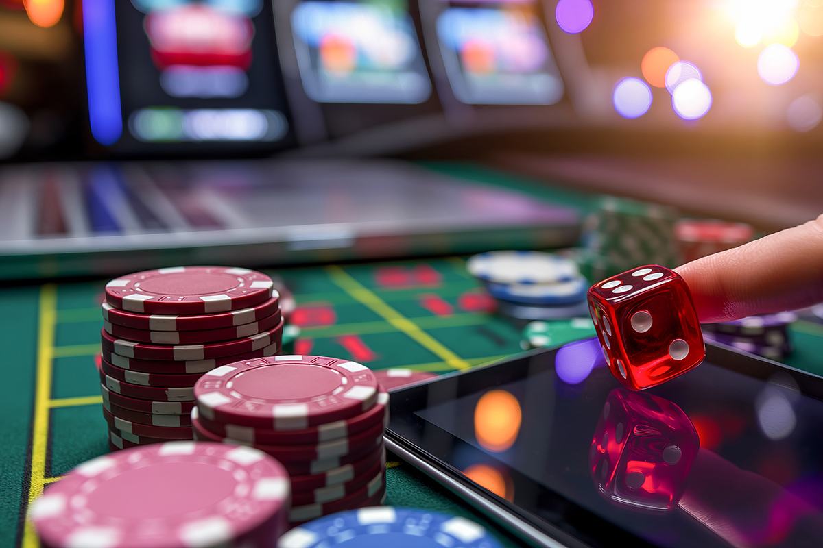 The game is set up with a pile of chips and a red die